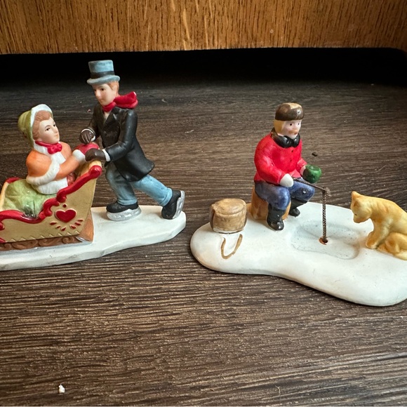 VTG COLONIAL #00267 MAN SKATING PUSHING SLED WITH LADY FRIEND & MAN ICE FISHING - Picture 1 of 5